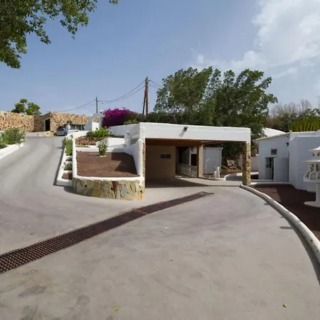 Villa Villa, Sea Views, Pool Sauna, Jacuzzi,gas Bbq *